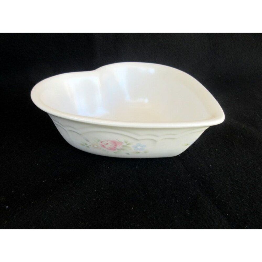 Pfaltzgraff Tea Rose 8" Heart Shaped Bowl Pink Roses/Blue Flowers Scalloped